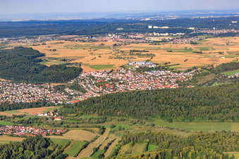Ortsansicht von Westen im Ortsteil Döffingen in Grafenau im Bundesland Baden-Württemberg, Deutschland