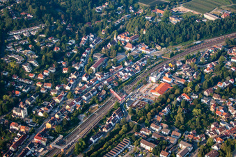 Bahnsteg "Der rote Blitz" im Ortsteil Grötzingen in Karlsruhe im Bundesland Baden-Württemberg, Deutschland