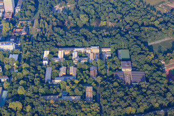 KIT Engler-Bunte-Institut (EBI) und  Hochschulsport KIT Halle 1 und Schwimmhalle im Ortsteil Innenstadt-Ost in Karlsruhe im Bundesland Baden-Württemberg, Deutschland