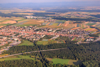 Stadtübersicht von Südosten in Kandel im Bundesland Rheinland-Pfalz, Deutschland von oben