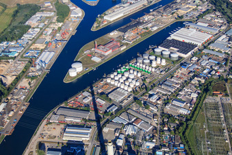 Oiltanking Deutschland GmbH & Co. KG im Karlsruher Rheinhafen im Ortsteil Mühlburg im Bundesland Baden-Württemberg