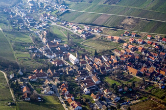 Katholische Kirche Apostel Simon und Judas im Ortsteil Pleisweiler in Pleisweiler-Oberhofen im Bundesland Rheinland-Pfalz, Deutschland