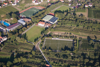 Ensemble der Sportplatzanlagen der Südbadischen Sportschule im Ortsteil Steinbach in Baden-Baden im Bundesland Baden-Württemberg, Deutschland von oben