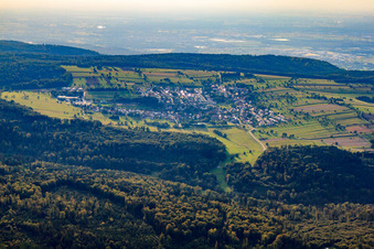 Ortsansicht im Schwarzwald aus Osten im Ortsteil Völkersbach in Malsch im Bundesland Baden-Württemberg, Deutschland