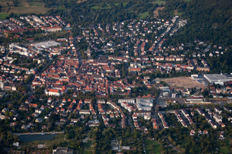 Luftbild von Altstadt von Süden in Ettlingen im Bundesland Baden-Württemberg, Deutschland