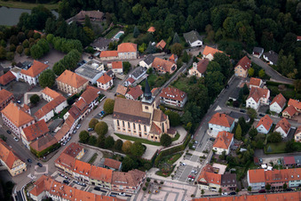 Schrägluftbild von Lauterbourg im Bundesland Bas-Rhin, Frankreich