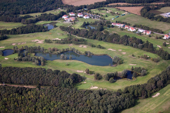 Drohnenaufname von Soufflenheim, Golfclub Baden-Baden Soufflenheim im Bundesland Bas-Rhin, Frankreich