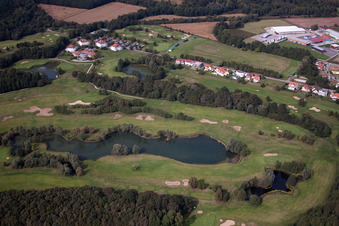 Soufflenheim, Golfclub Baden-Baden Soufflenheim im Bundesland Bas-Rhin, Frankreich aus der Drohnenperspektive