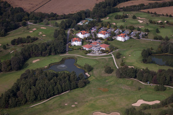 Schrägluftbild von Soufflenheim, Golfclub Baden-Baden Soufflenheim im Bundesland Bas-Rhin, Frankreich