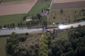 Schrägluftbild von Schwindratzheim im Bundesland Bas-Rhin, Frankreich