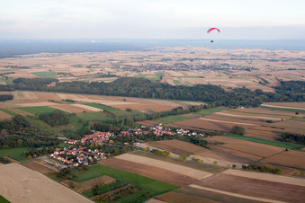 Drohnenbild von Ingolsheim im Bundesland Bas-Rhin, Frankreich