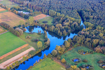 Panzergraben und Freizeitsee Schwanenweiher in Steinfeld im Bundesland Rheinland-Pfalz, Deutschland