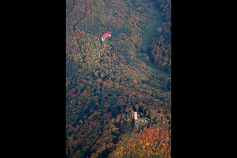 Burgruine Scharfenberg, genannt "Münz" in Leinsweiler im Bundesland Rheinland-Pfalz, Deutschland aus der Luft