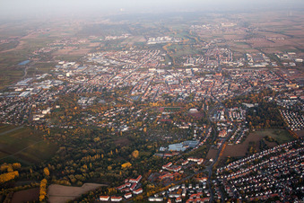 Luftaufnahme von Landau von Süden in Landau in der Pfalz im Bundesland Rheinland-Pfalz, Deutschland
