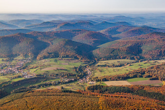 Wingen im Bundesland Bas-Rhin, Frankreich von der Drohne aus gesehen