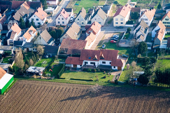 Saarstr in Kandel im Bundesland Rheinland-Pfalz, Deutschland von der Drohne aus gesehen