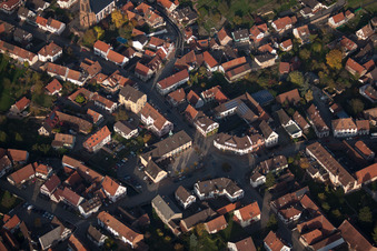 Luftaufnahme von Lembach im Bundesland Bas-Rhin, Frankreich