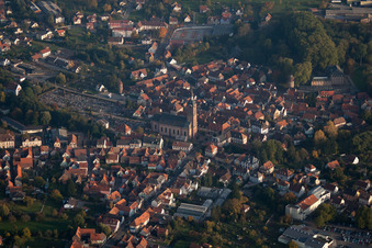 Drohnenaufname von Reichshoffen im Bundesland Bas-Rhin, Frankreich