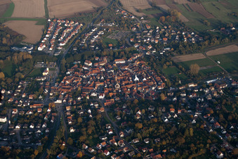 Wœrth im Bundesland Bas-Rhin, Frankreich von einer Drohne aus