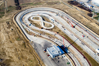 Schrägluftbild von Daimler-Chrysler LKW Teststrecke in Wörth am Rhein im Bundesland Rheinland-Pfalz, Deutschland