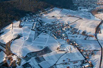 Luftaufnahme von Im Winter im Ortsteil Gleiszellen in Gleiszellen-Gleishorbach im Bundesland Rheinland-Pfalz, Deutschland