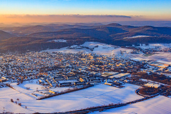 Stadtübersicht aus Südosten im Winter bei Schnee in Bad Bergzabern im Bundesland Rheinland-Pfalz, Deutschland