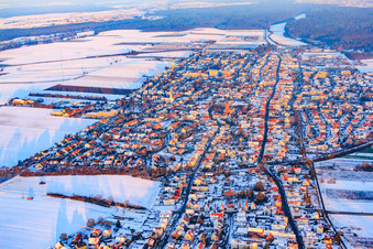 Stadtübersicht aus Westen im Winter bei Schnee in Kandel im Bundesland Rheinland-Pfalz, Deutschland