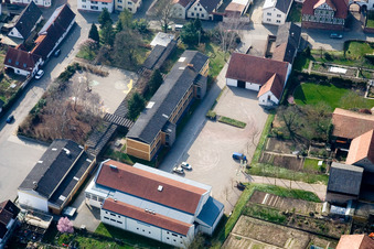 Mundohalle, Grundschule, Kulturscheuer KuScheMi in Minfeld im Bundesland Rheinland-Pfalz, Deutschland