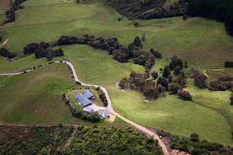 Luftaufnahme von Ortsteil Preece Point in Coromandel im Bundesland Waikato, Neuseeland