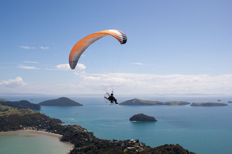 Ortsteil Wyuna Bay in Coromandel im Bundesland Waikato, Neuseeland von oben gesehen
