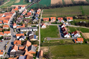 Neubaugebiet Am Narrenberg von Westen in Hergersweiler im Bundesland Rheinland-Pfalz, Deutschland