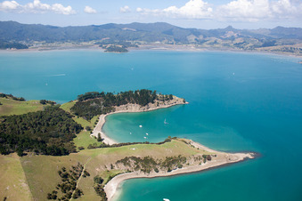 Whanganui Island im Bundesland Waikato, Neuseeland aus der Vogelperspektive