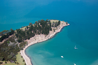 Drohnenaufname von Whanganui Island im Bundesland Waikato, Neuseeland