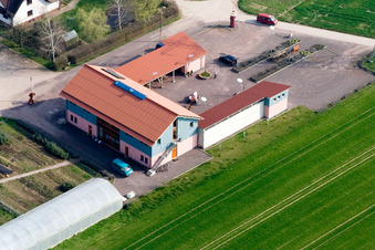 Schossberghof in Minfeld im Bundesland Rheinland-Pfalz, Deutschland vom Flugzeug aus