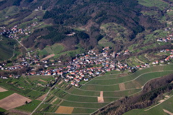 Luftbild von Dorf - Ansicht am Rande von Weinbergen im Ortsteil Neusatz in Bühl im Bundesland Baden-Württemberg, Deutschland