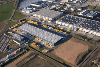 Schrägluftbild von DACHSER Logistikzentrum Karlsruhe GmbH, Malsch im Bundesland Baden-Württemberg, Deutschland