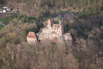 Drohnenbild von Erlenbach bei Dahn im Bundesland Rheinland-Pfalz, Deutschland
