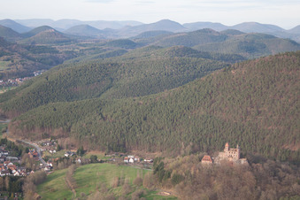 Luftbild von Erlenbach bei Dahn im Bundesland Rheinland-Pfalz, Deutschland