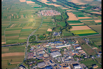 Industriegebiet Industriering mit SW-Stahlhandel GmbH an der A65 in Edenkoben im Bundesland Rheinland-Pfalz, Deutschland