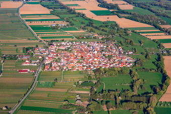 Dorf am Triefenbach von Westen in Venningen im Bundesland Rheinland-Pfalz, Deutschland