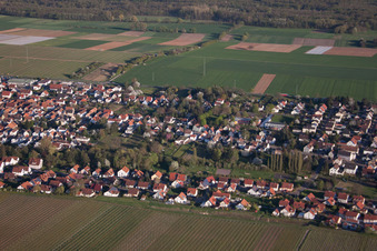Drohnenaufname von Ortsteil Niederhochstadt in Hochstadt im Bundesland Rheinland-Pfalz, Deutschland