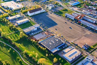 Messplatz mit Sparkasse Südpfalz im Ortsteil Queichheim in Landau in der Pfalz im Bundesland Rheinland-Pfalz, Deutschland