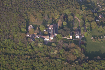 Gœrsdorf im Bundesland Bas-Rhin, Frankreich aus der Drohnenperspektive
