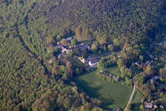 Gœrsdorf im Bundesland Bas-Rhin, Frankreich von einer Drohne aus