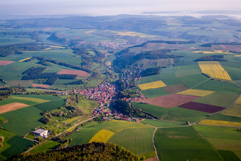 Luftbild von Dorfansicht im Ortsteil Brehmen in Königheim im Bundesland Baden-Württemberg, Deutschland