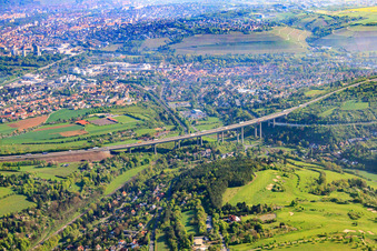 Talbrücke Heidingsfeld der A3 aus Südwesten über dem Golfplatz des Golf Club Würzburg e.V im Bundesland Bayern, Deutschland