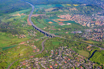 Talbrücke Heidingsfeld der A3 aus Osten im Ortsteil Heuchelhof in Würzburg im Bundesland Bayern, Deutschland