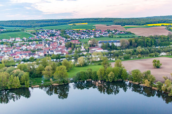 Blick von jenseits des Main über den Hohauser See im Ortsteil Obertheres in Theres im Bundesland Bayern, Deutschland