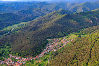 Luftbild von Ort im Pfälzerwald aus Südwesten in Spirkelbach im Bundesland Rheinland-Pfalz, Deutschland