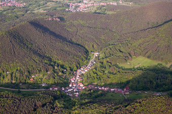 Ort im Pfälzerwald aus Westen in Dimbach im Bundesland Rheinland-Pfalz, Deutschland